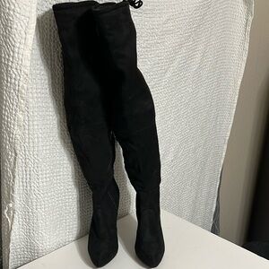 Black Women's thigh High Boots 
FAUX SUEDE
5" heel
Size 7.5
Lightly‎ worn
